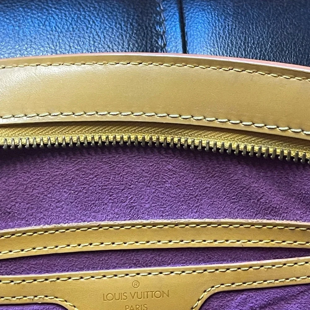 Elegant Louis Vuitton Epi Saint Jacques Tote Bag - Picture 11 of 12